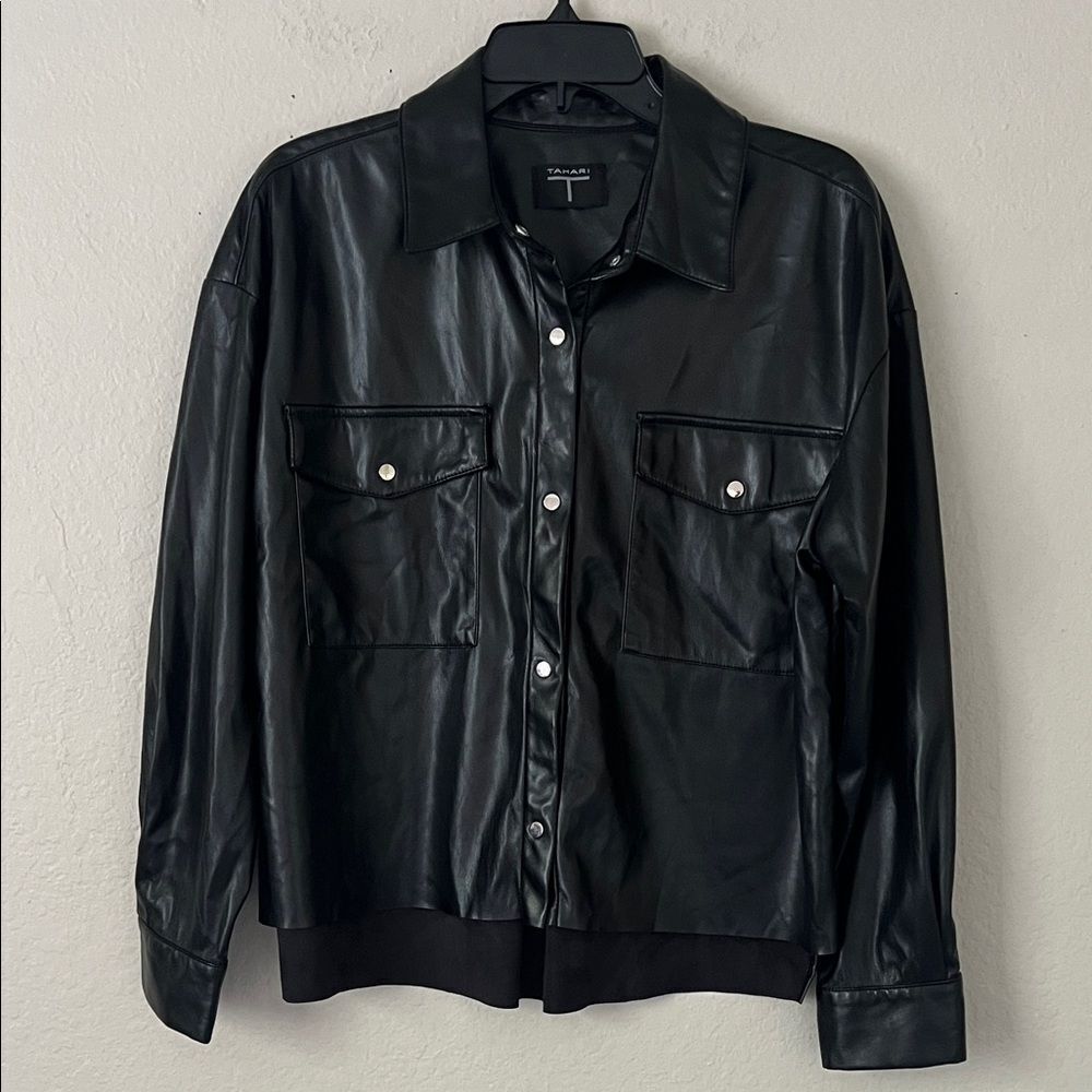 T Tahari Black Faux Leather Step Collared Shirt Jacket Snap Front in Size L